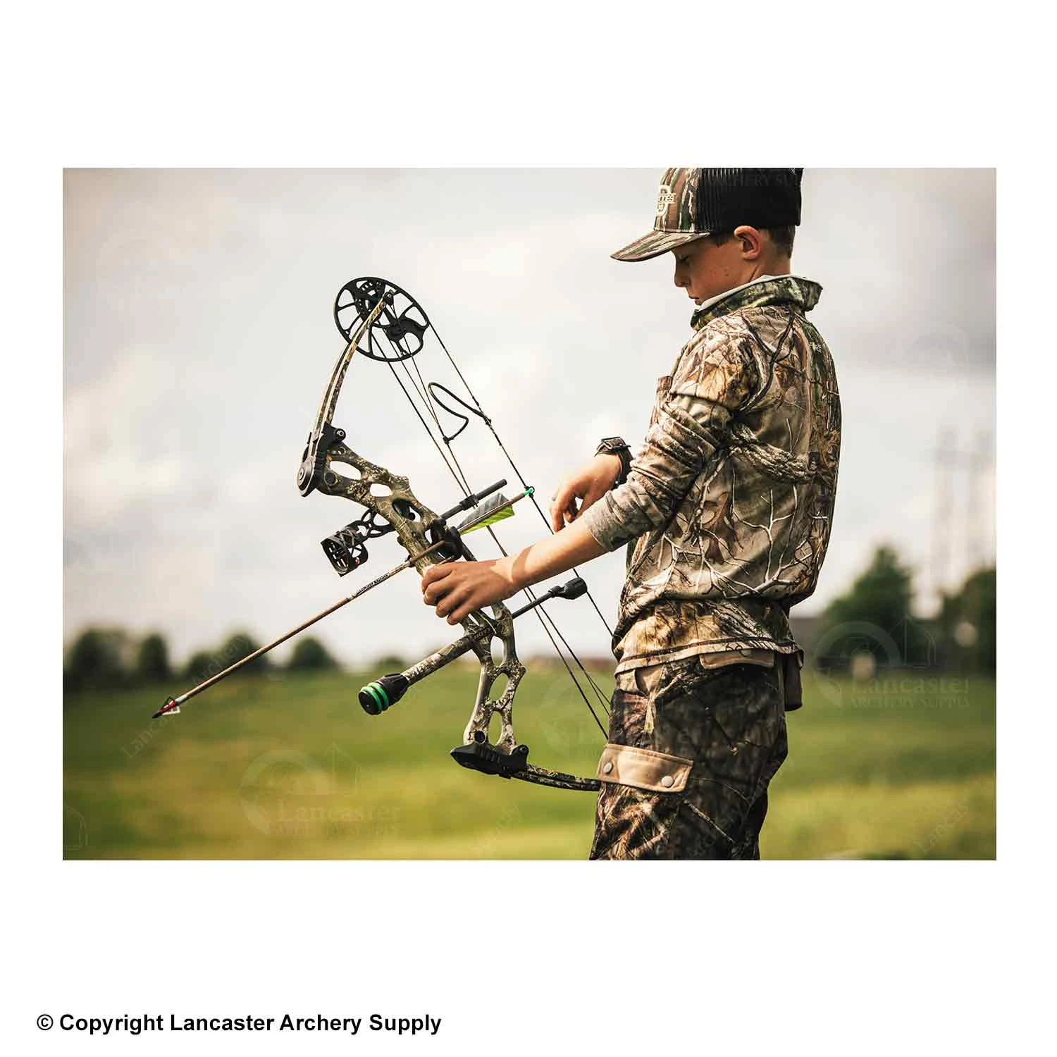 Hoyt Kobalt Youth Bow Package (Solid Colors) - Image 4